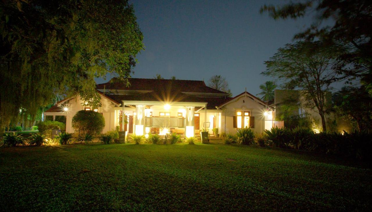 Hotel Swanee Grand à Negombo Extérieur photo