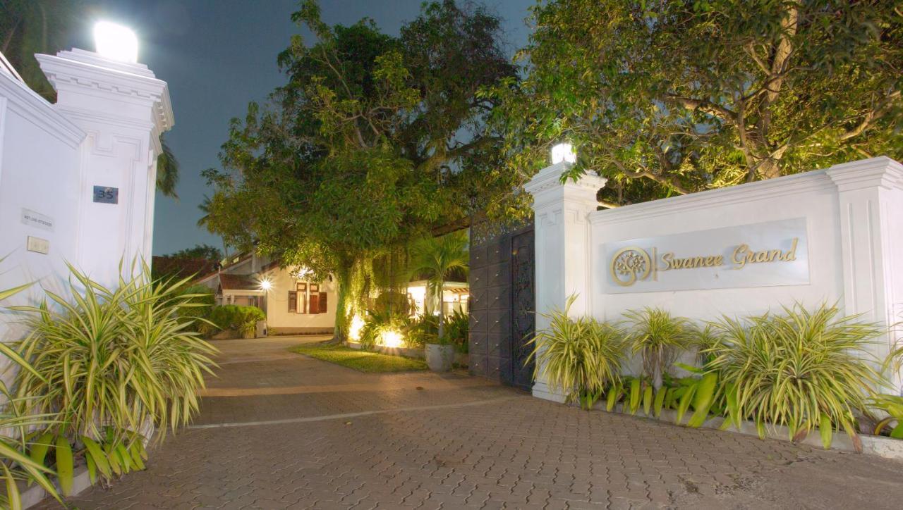 Hotel Swanee Grand à Negombo Extérieur photo