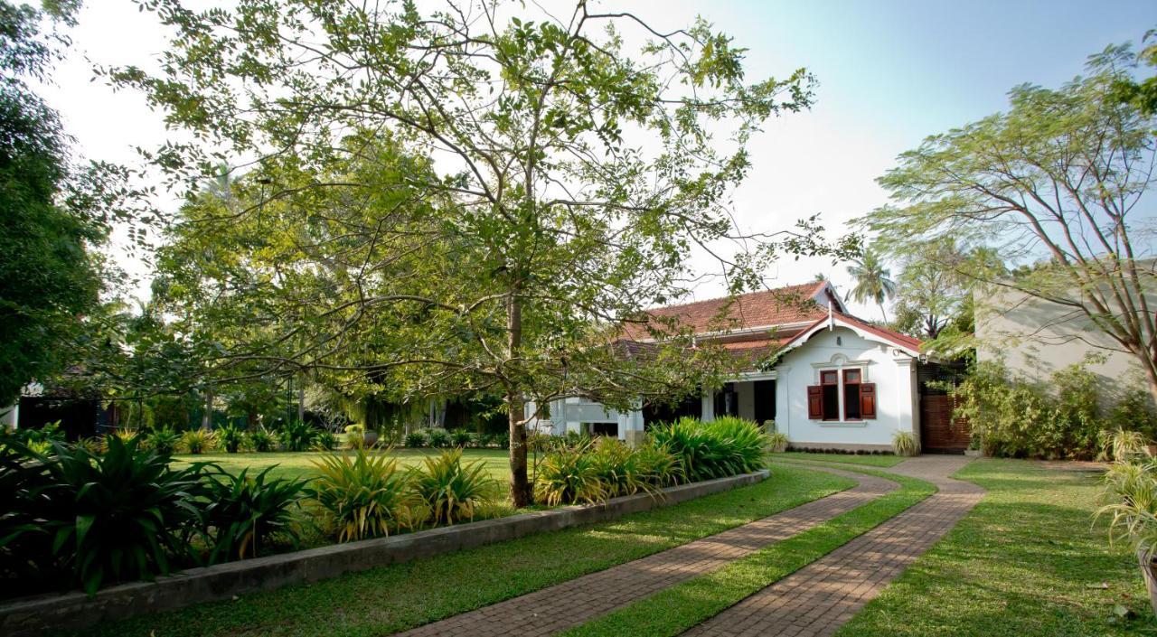 Hotel Swanee Grand à Negombo Extérieur photo