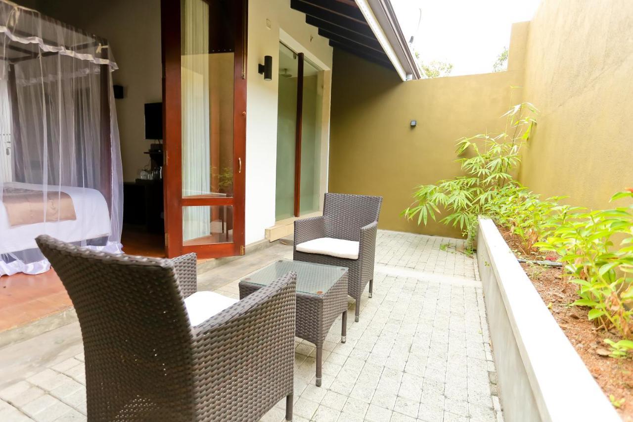 Hotel Swanee Grand à Negombo Extérieur photo