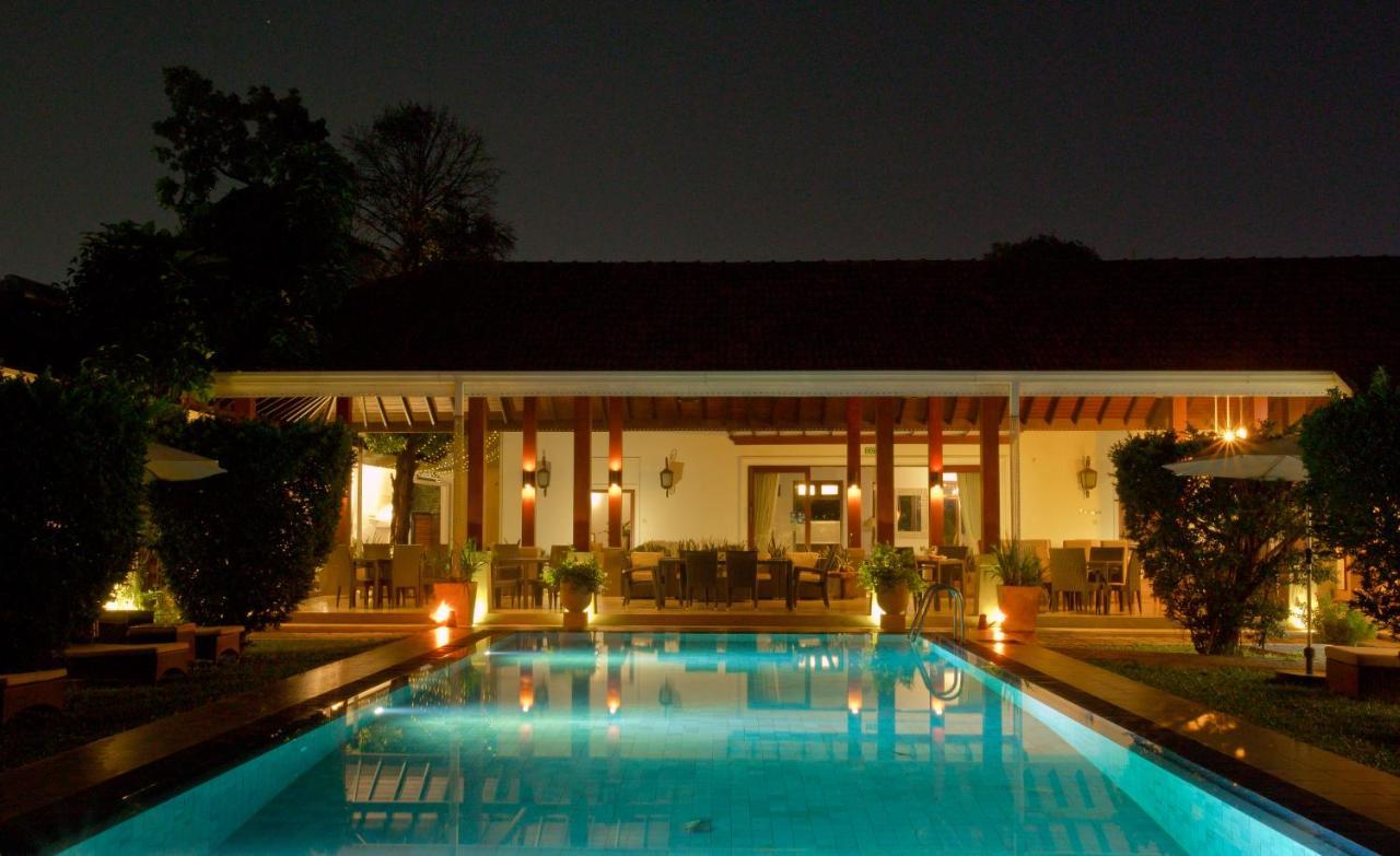 Hotel Swanee Grand à Negombo Extérieur photo