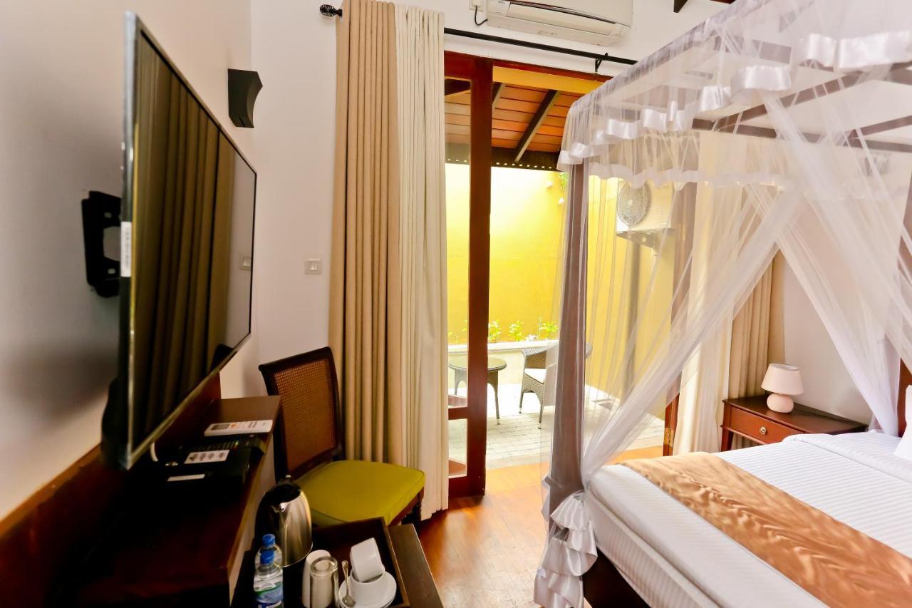 Hotel Swanee Grand à Negombo Extérieur photo