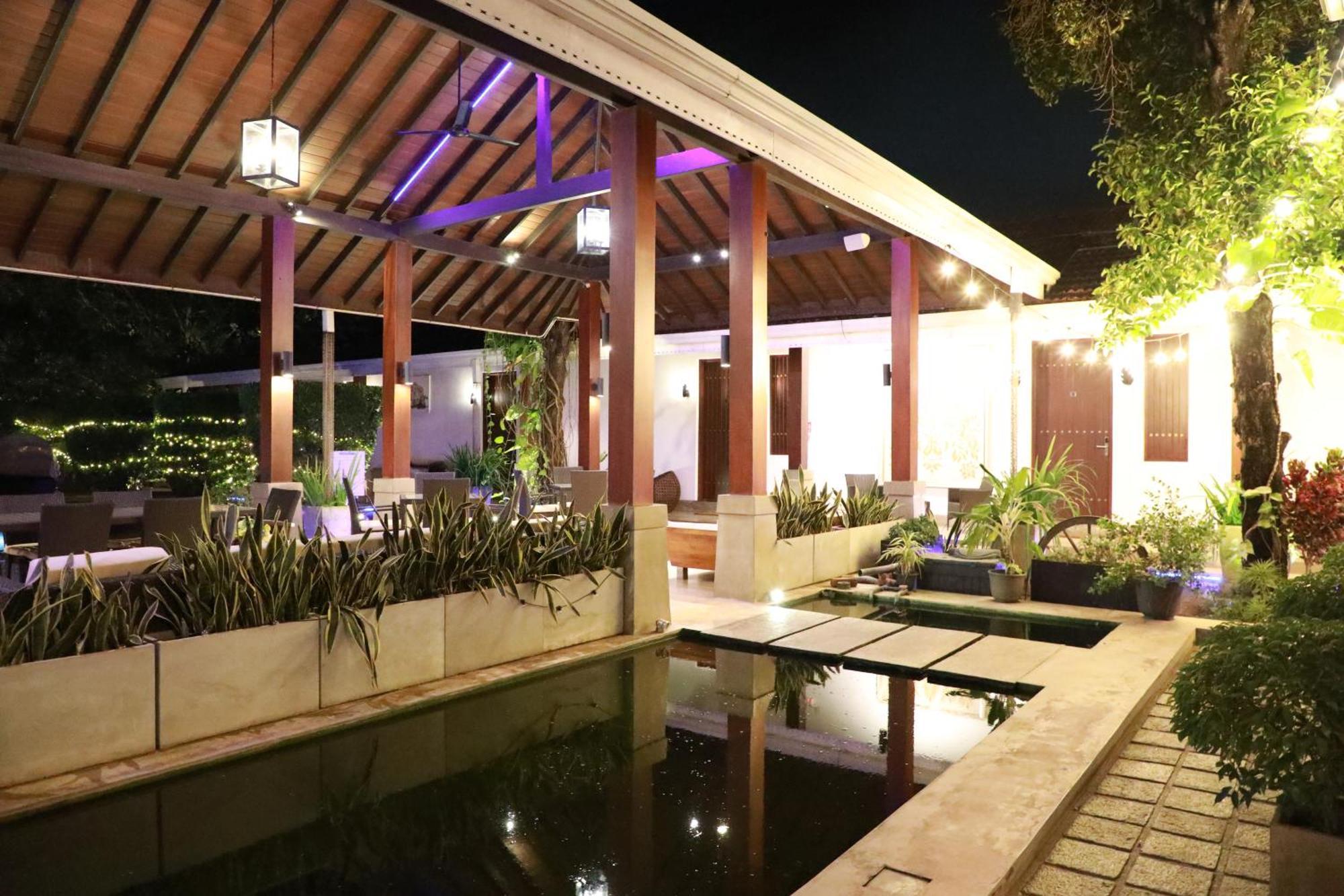 Hotel Swanee Grand à Negombo Extérieur photo