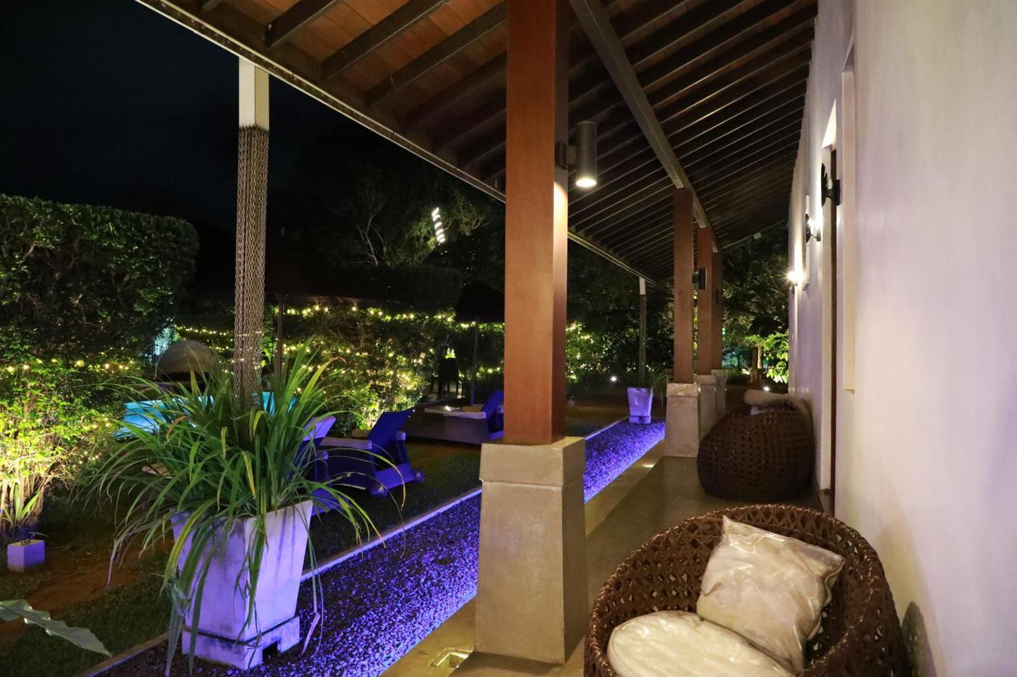 Hotel Swanee Grand à Negombo Extérieur photo