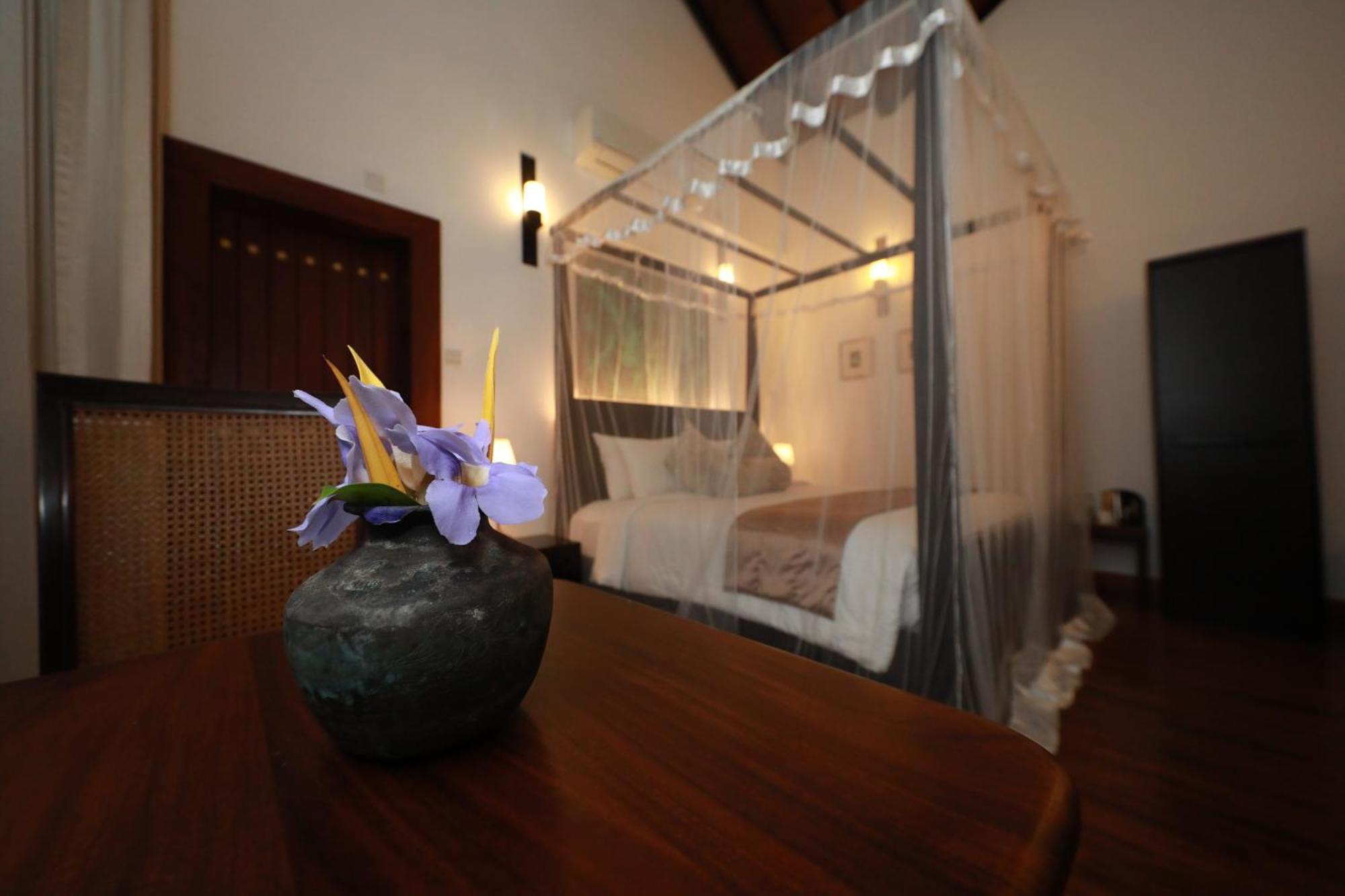 Hotel Swanee Grand à Negombo Extérieur photo