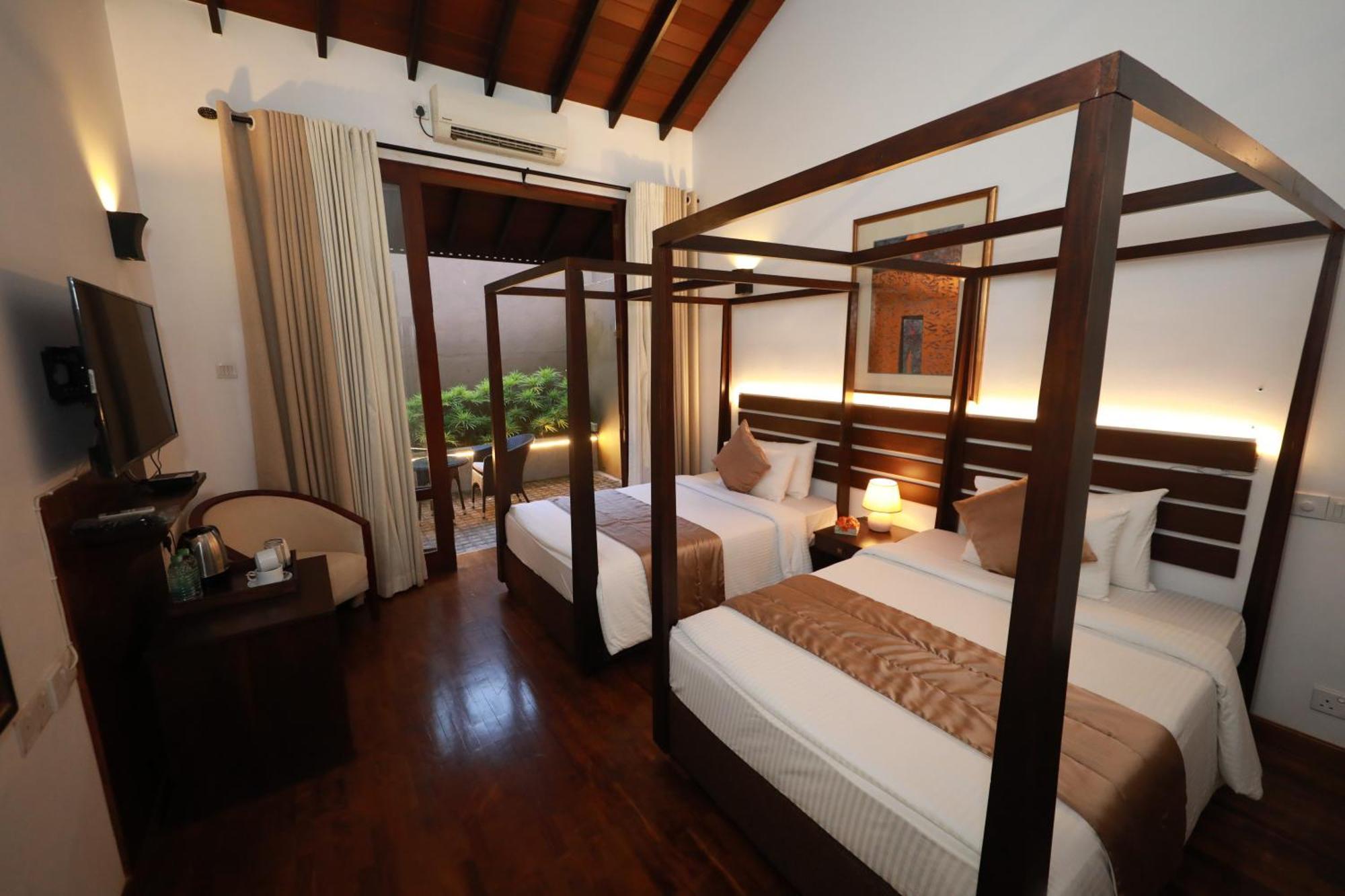 Hotel Swanee Grand à Negombo Extérieur photo